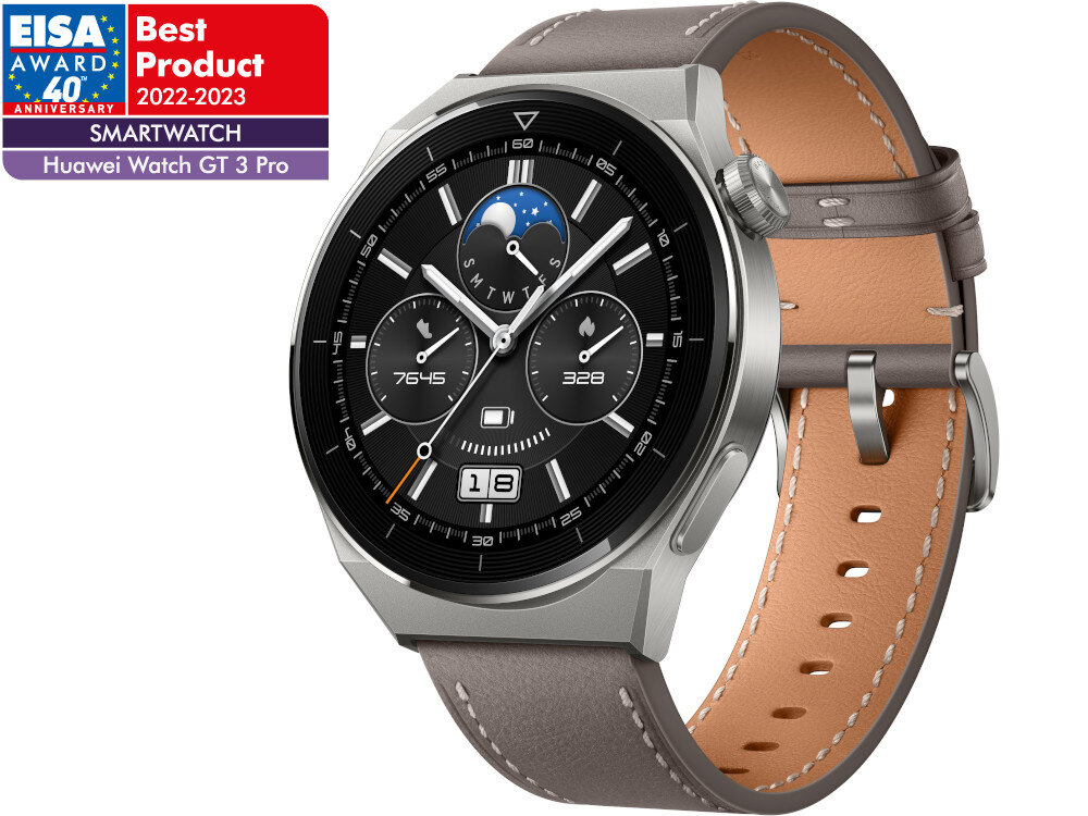 Smartwatch z okrągłą tarczą, srebrną kopertą i brązowym paskiem, wyświetla datę oraz wskaźniki aktywności. W lewym górnym rogu widoczna jest plakietka z napisem: \'EISA Award 40th Anniversary Best Product 2022-2023 SMARTWATCH Huawei Watch GT 3 Pro\'.