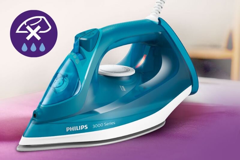 Na obrazie widoczne jest żelazko w kolorze niebieskim z napisem \'PHILIPS 3000 Series\'. Obok znajduje się ikona przedstawiająca przekreślony symbol żelazka z kroplami wody.