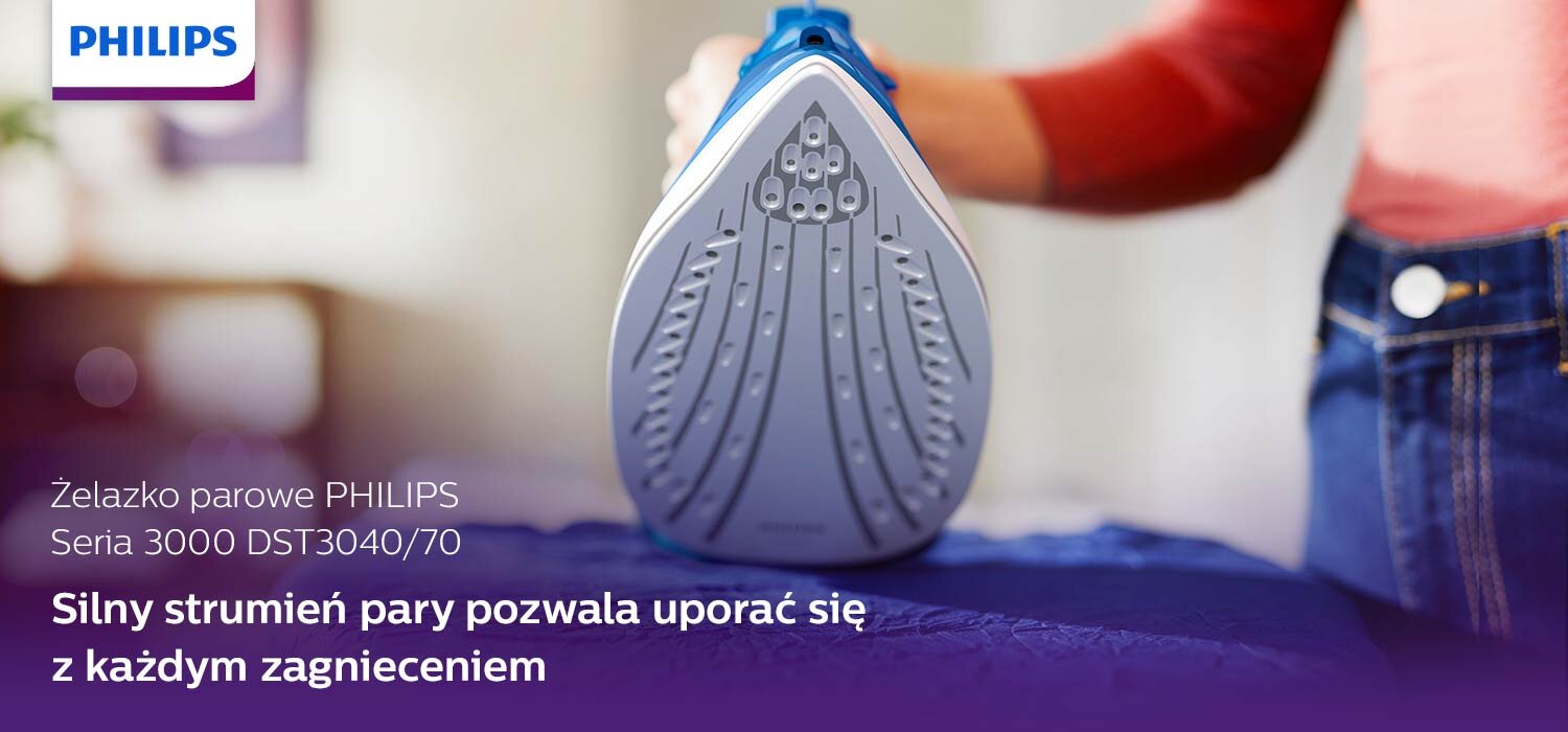 Osoba trzyma żelazko parowe PHILIPS Seria 3000 DST3040/70 nad tkaniną. Tekst na obrazie: \'Silny strumień pary pozwala uporać się z każdym zagnieceniem\'.