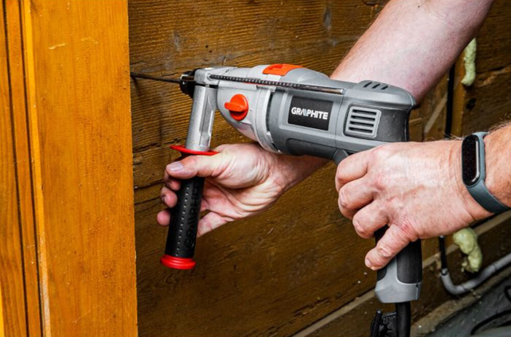 Wiertarka udarowa GRAPHITE 58G728 silnik moc 850 W maksymalna prędkość obrotowa do 3000 obr/min liczba udarów 48000 długi przewód zasilający