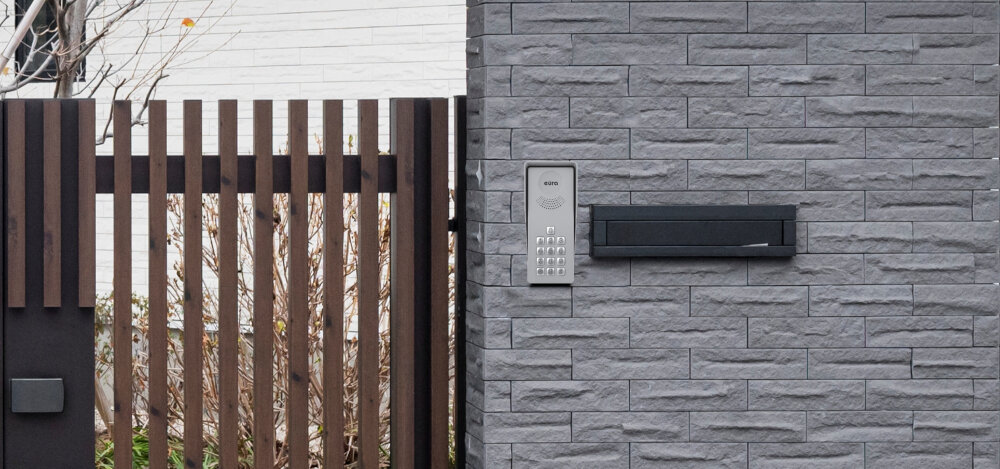Domofon EURA Ingresso ADP-36A3 kaseta zewnętrzna wodoodporna natynkowa ze stopu aluminium odporna na warunki atmosferyczne