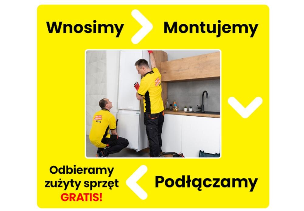 Dwóch mężczyzn w żółtych koszulkach montuje lodówkę w kuchni. Na żółtym tle widnieją napisy: \'Wnosimy\', \'Montujemy\', \'Podłączamy\', \'Odbieramy zużyty sprzęt GRATIS!\'.
