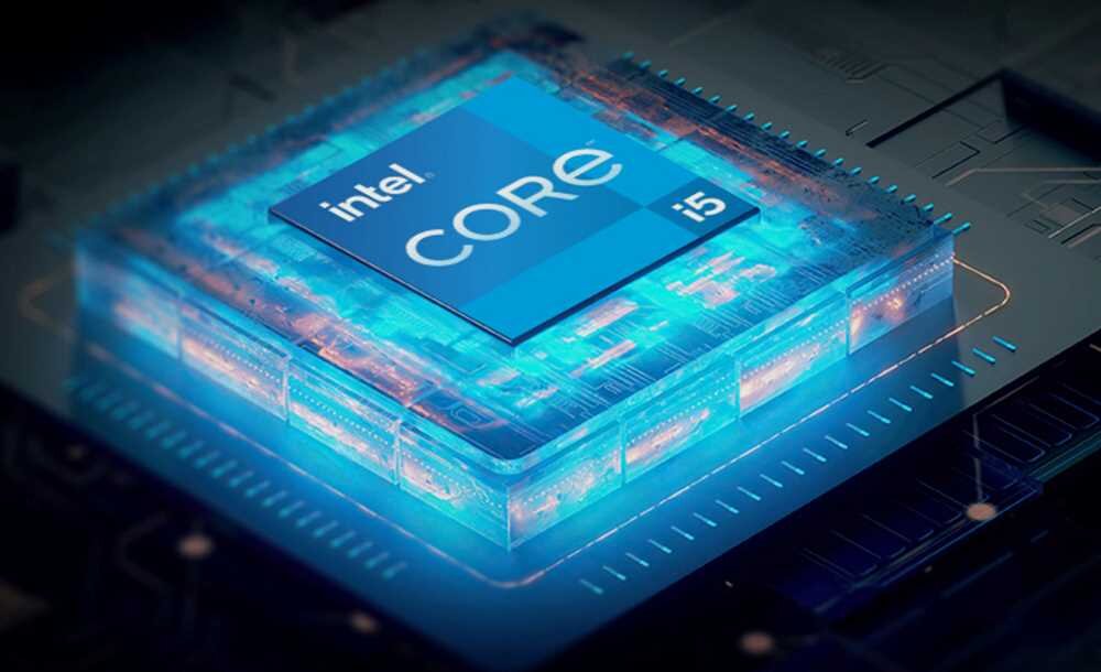 Obraz przedstawia procesor z widocznym napisem \'intel CORE i5\' na niebieskim tle.