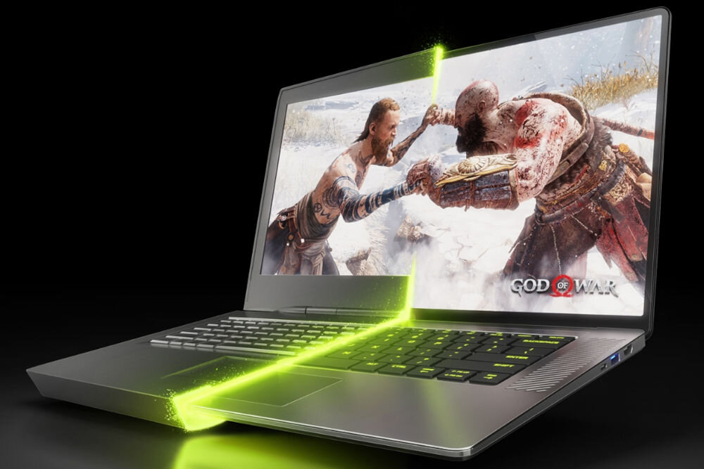 Laptop z wyświetlaczem pokazującym scenę z gry \'God of War\', z efektem świetlnym na klawiaturze i obudowie.