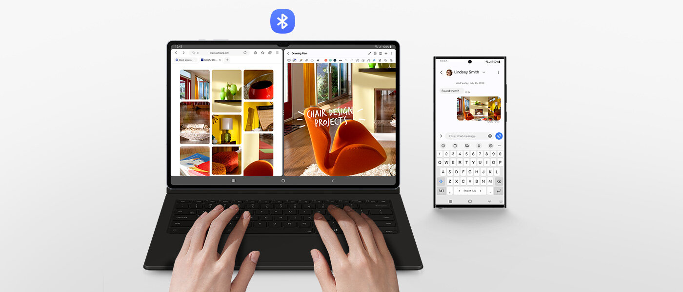 Osoba korzysta z Galaxy Tab S10 z etui Book Cover Keyboard. Ekran podzielony jest na dwa okna z kilkoma wynikami obrazów mebli domowych w sieci i jednym z obrazów, który jest edytowany. Smartfon Galaxy z obrazem na ekranie podczas pisania liter za pomocą klawiatury okładki. Pokazane jest logo Bluetooth. Na obrazie widać tablet z klawiaturą, na którym wyświetlane są zdjęcia i tekst \'CHAIR DESIGN PROJECT\'. Obok znajduje się smartfon z otwartą aplikacją do wiadomości, a nad urządzeniami widoczna jest ikona Bluetooth.