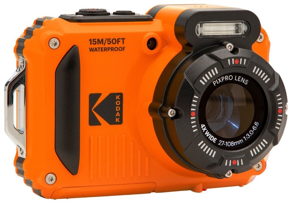 Pomarańczowy aparat fotograficzny z napisem \'KODAK\' i \'15M/50FT WATERPROOF\'. Obiektyw oznaczony jako \'PIXPRO LENS 4X WIDE 27-108mm 1:3.0-6.6\'.