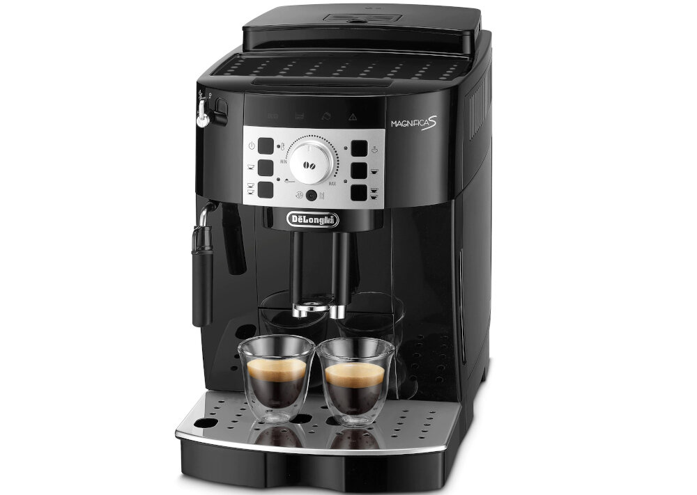 Czarny ekspres do kawy z panelem sterowania z przyciskami i pokrętłem, na którym widnieje logo \'DeLonghi\'. Na tacy ociekowej znajdują się dwie filiżanki z kawą.