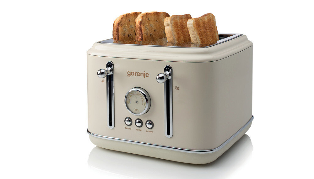 Beżowy toster z logo \'gorenje\', z czterema kromkami chleba w środku. Na przednim panelu znajdują się pokrętło i przyciski z oznaczeniami \'cancel\', \'reheat\', \'defrost\'.