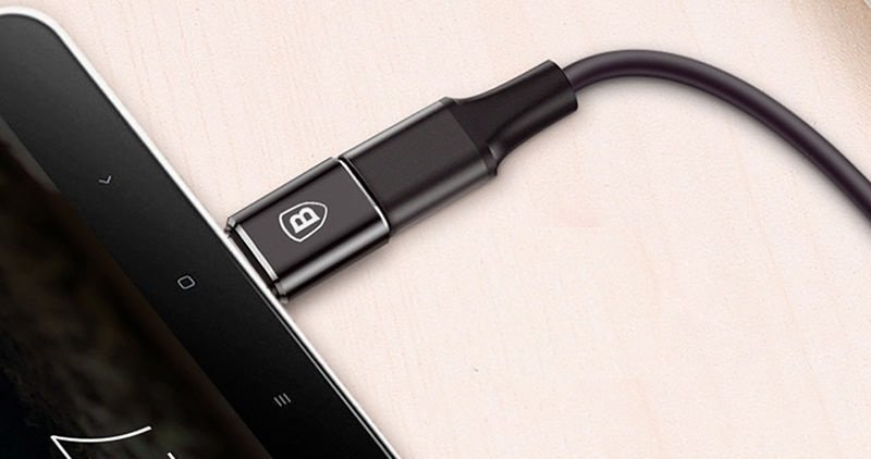 Adapter USB Typ-C - Micro USB BASEUS CAMOTG-01 widok wpięty przewód tablet