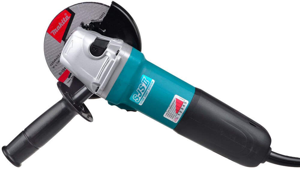 Szlifierka kątowa MAKITA GA5040C szlifierka na białym tle widoczna z góry funkcja „ANTY-RESTART” zapobiegającą przypadkowemu uruchomieniu po przerwie w zasilaniu podwójna izolacja zwiększone bezpieczeństwo elektryczne urządzenie nie wymaga uziemienia komfortowe i bezpieczne użytkowanie szlifierki w różnych środowiskach