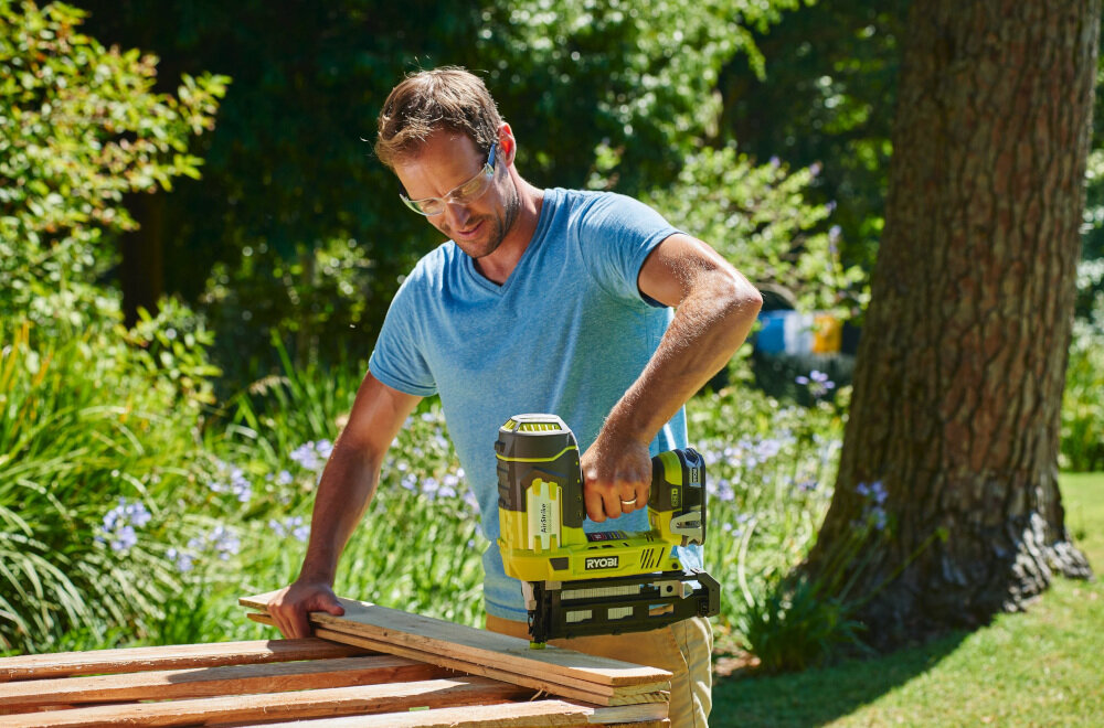 Sztyfciarka RYOBI R18N16G-0 2 tryby wbijania gwoździ tryb sekwencyjny tryb kontaktowy