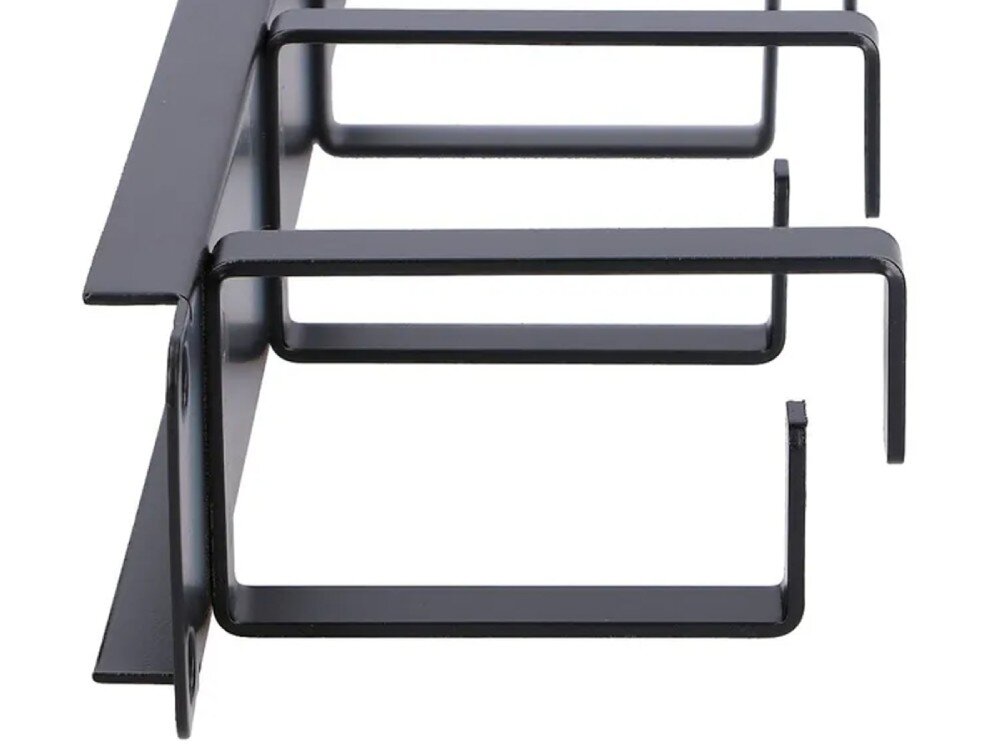 Organizer kabli EXTRALINK EX.8680 Zbliżenie z profilu na dwa czarne metalowe uchwyty w kształcie otwartych u góry prostokątów przymocowane do szyny montażowej