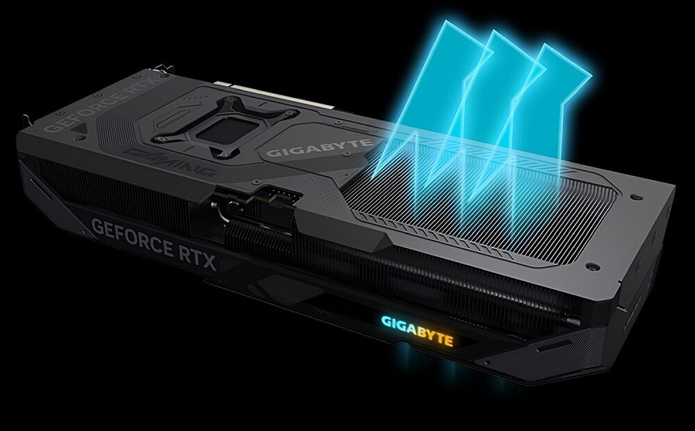 Obraz przedstawia kartę graficzną z widocznymi napisami \'GIGABYTE\' i \'GEFORCE RTX\'. Z karty emanują niebieskie, świetliste linie sugerujące przepływ powietrza.
