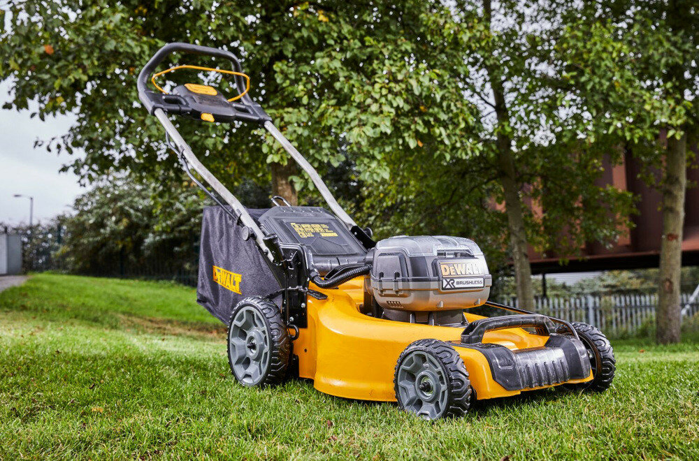 Kosiarka akumulatorowa DEWALT DCMW564P2-QZ obrotowy nóż tnący wyprofilowanie noży kształtowanie krawędzi tnących szerokość robocza 48 cm wysokość w zakresie od 25 do 86 mm