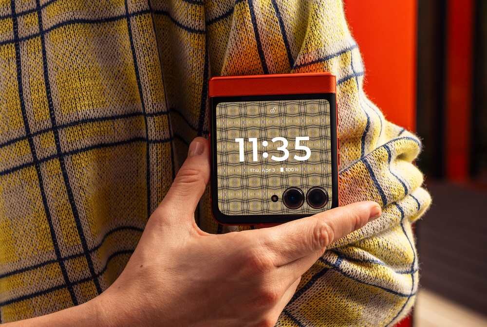 Smartfon MOTOROLA Razr 50  widżety 