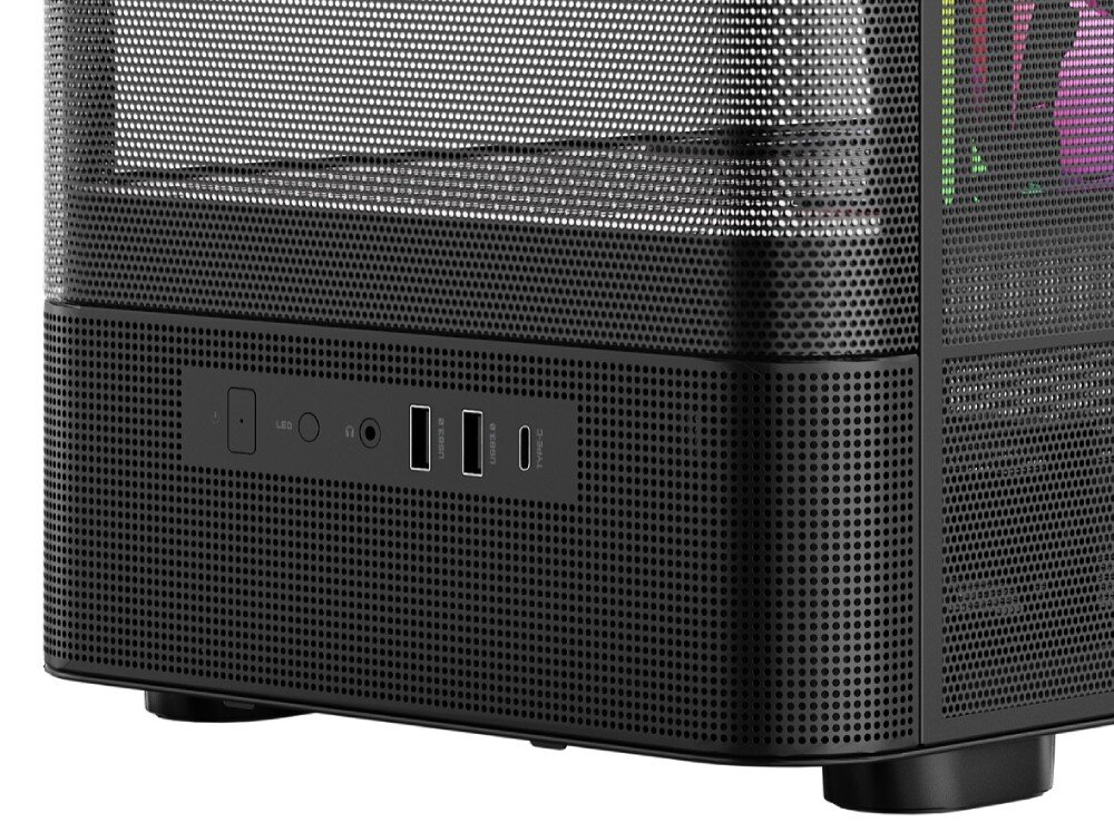 Czarna obudowa komputerowa z perforowanym panelem przednim. Widoczne są porty USB, przycisk zasilania i gniazdo audio.