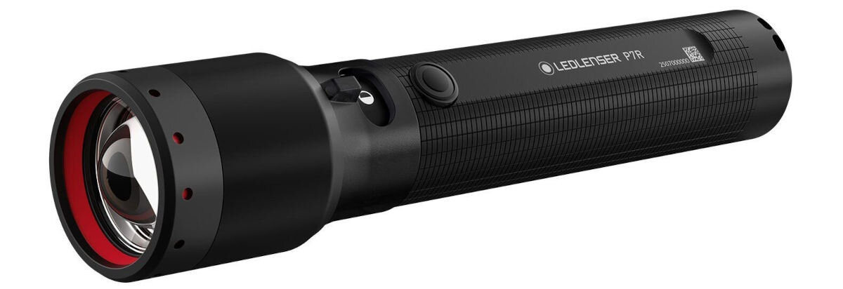 Latarka LEDLENSER P7R, lumeny, oświetla, zasięg, tryby, na białym tle latarka frontem prawo skos