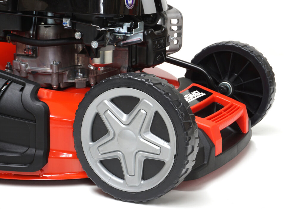 Kosiarka spalinowa HORTMASZ HKS 753 NBE BS775IS koła łożyskowe dwa o różnych rozmiarach płynność prowadzenia stabilność