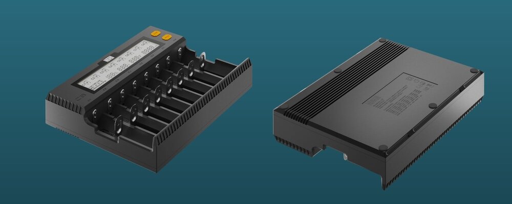 Ładowarka Newell Smart C8 do akumulatorów NiMH/Li-Ion zbliżenie na wyświetlacz LCD z widocznymi wszystkimi kanałami
