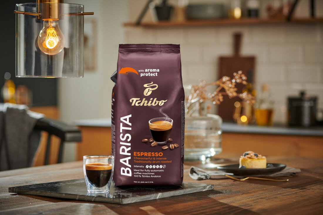 Kawa ziarnista TCHIBO Barista Espresso Arabica 1 kg arabika kawa z wyselekcjonowanych ziaren arabiki z wyżyn Ameryki Łacińskiej skład smak aromat czas palenia naturalne nuty smakowe kawy