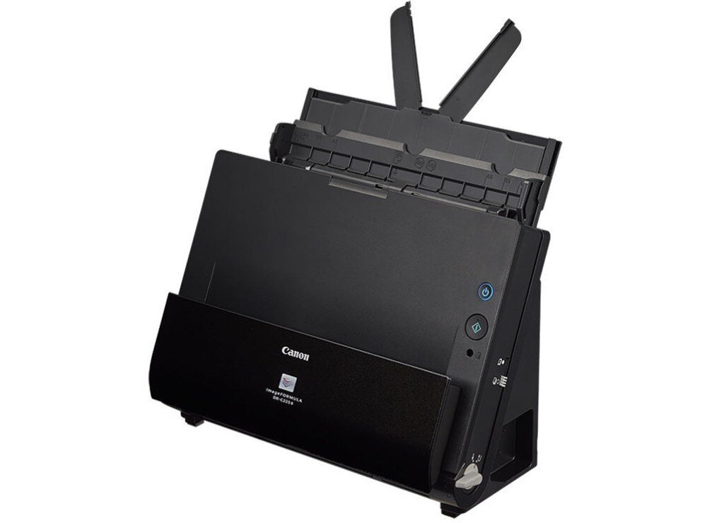 Skaner CANON imageFORMULA DR-C225II Czarny skaner o pionowej konstrukcji pokazany pod kątem na białym tle. Urządzenie ma rozłożone srebrne prowadnice w podajniku dokumentów oraz widoczny panel boczny z przełącznikami i pokrętłem, aplikacja, obsługa, przesyłanie do chmury