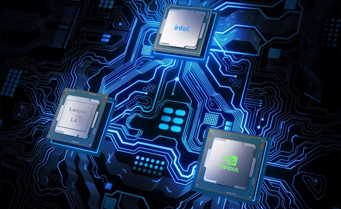 Obraz przedstawia trzy procesory na tle schematu obwodów elektronicznych. Na procesorach widoczne są loga: \'Lenovo LA\', \'intel\', oraz \'nvidia\'.