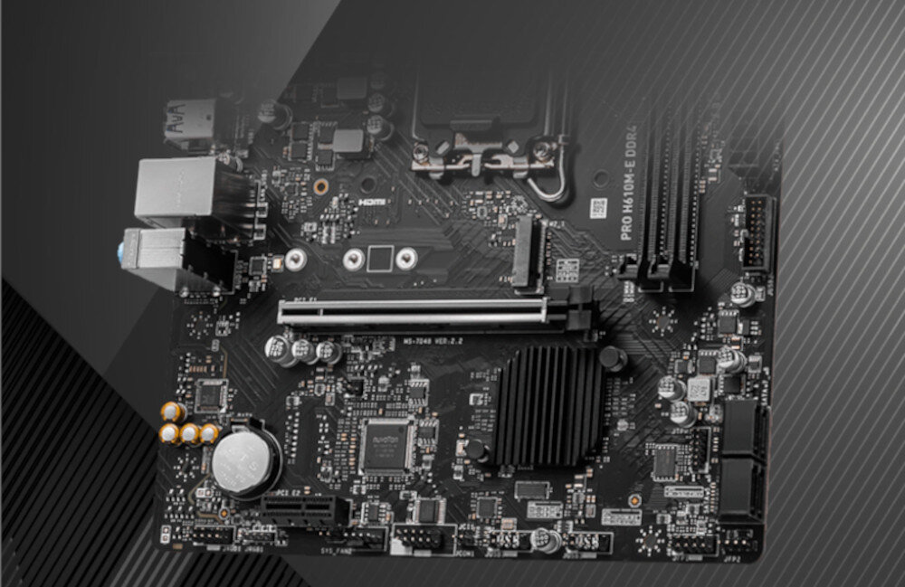 Obraz przedstawia płytę główną z widocznymi złączami, portami i komponentami elektronicznymi. Na płycie widoczny jest napis \'PRO H610M-E DDR4\'.