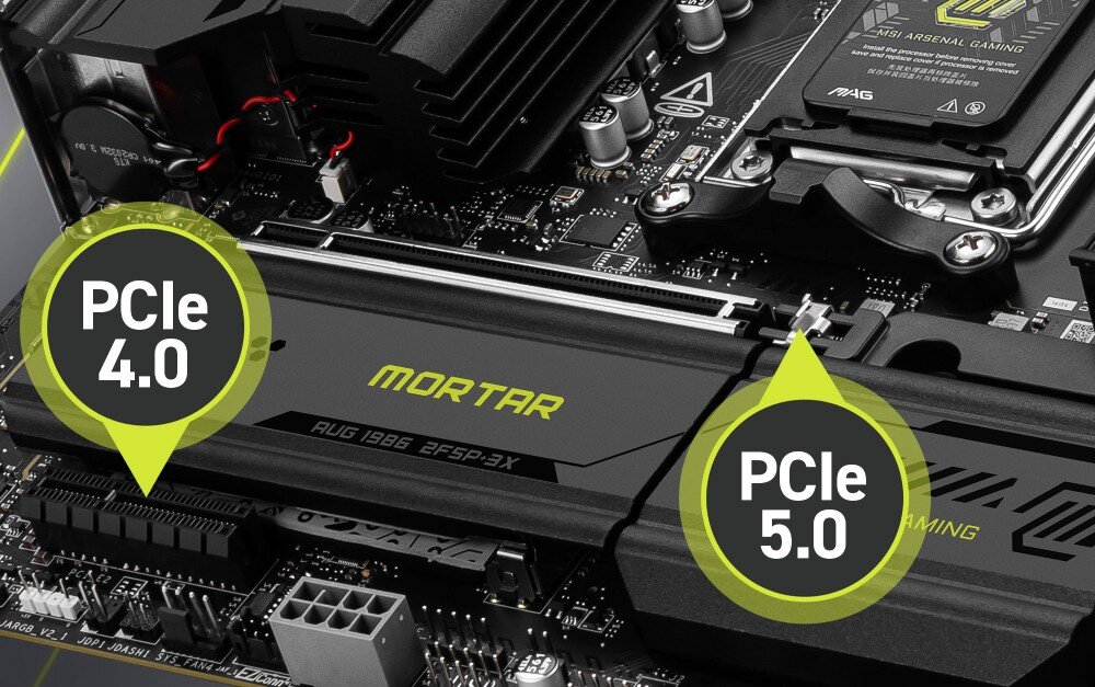 Zbliżenie na płytę główną z widocznymi oznaczeniami PCIe 4.0 i PCIe 5.0 oraz napisem \'MORTAR\'.