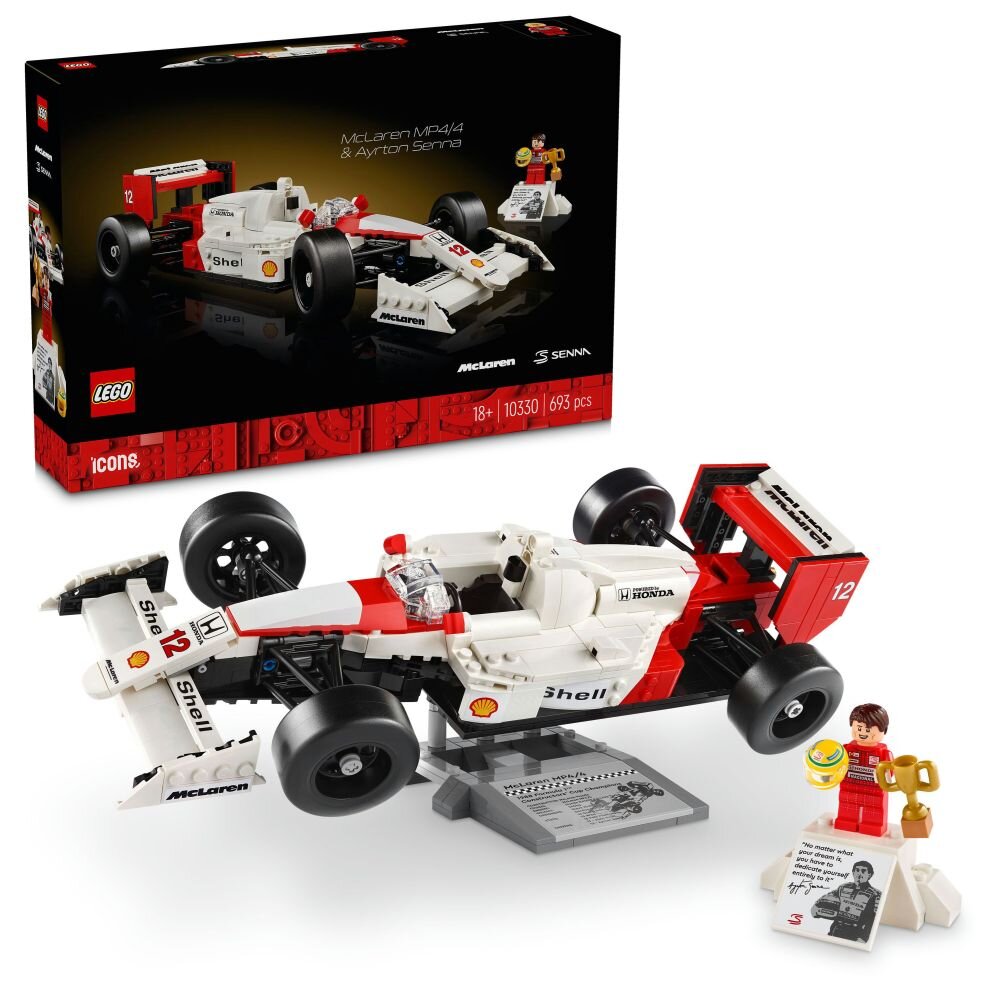 Na obrazie widoczny jest zestaw LEGO przedstawiający model samochodu wyścigowego z białymi i czerwonymi elementami oraz figurkę kierowcy. W tle znajduje się pudełko z napisem \'McLaren MP4/4 & Ayrton Senna\'.