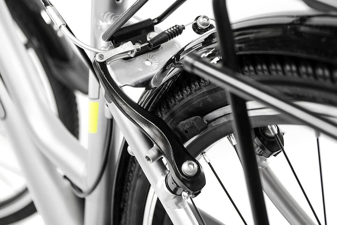 Rower INDIANA X-Road 1.0 D17 Srebrno-żółty  - hamulec