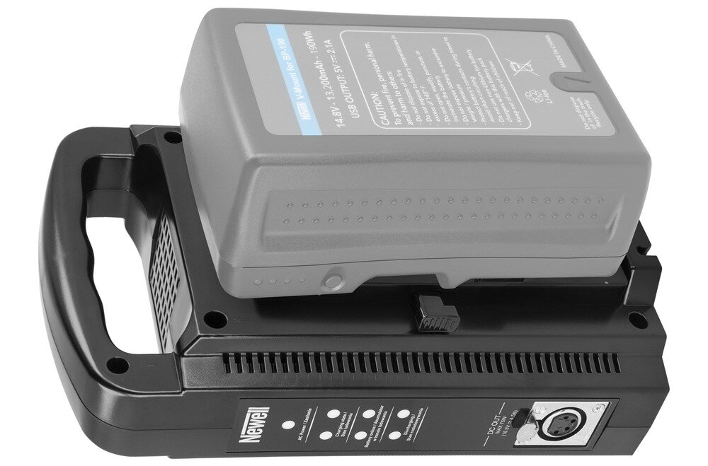 Ładowarka dwukanałowa Newell V-Mount z uchwytem i mocowaniem V-Lock, przedstawiona na niebieskim tle z ikonami funkcji