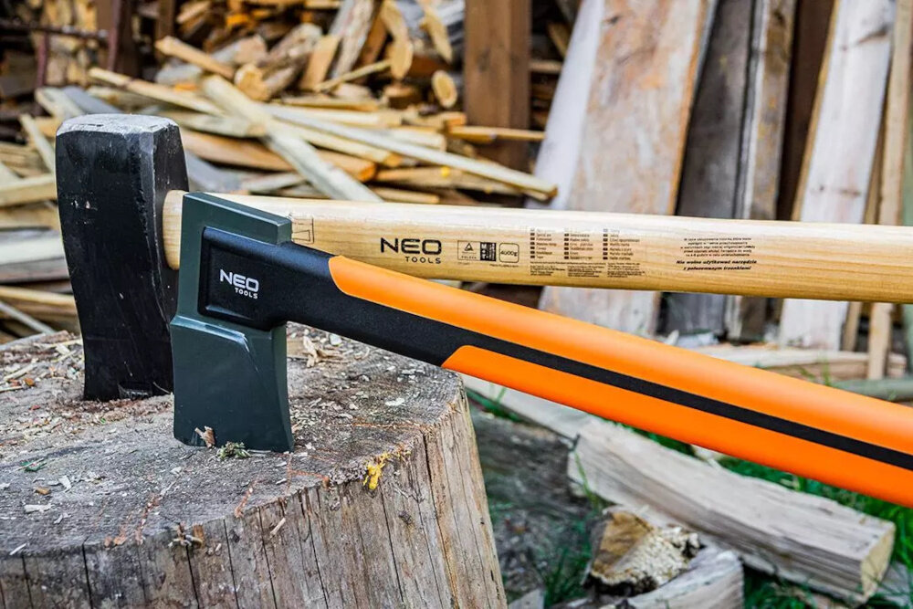 Siekiera uniwersalna NEO 27-031 0.95 kg niezawodna jakosc i ergonomia dla profesjonalistow i entuzjastow majsterkowania wszechstronnosc wygoda waga calkowita 908 g do szerokiej gamy zastosowan