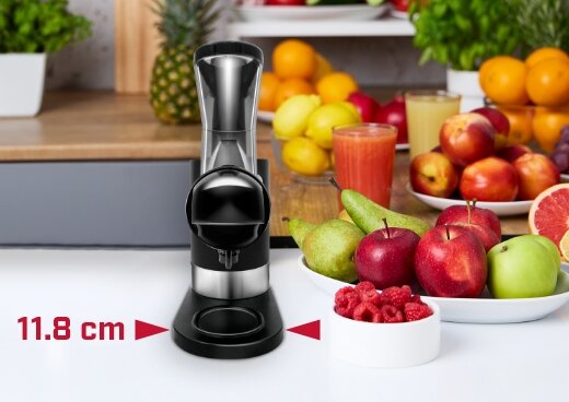 Wyciskarka wolnoobrotowa slow juicer MSO-17 na kuchennym blacie z oznaczeniem wymiarów: 11,8 cm. Wokół niej owoce.