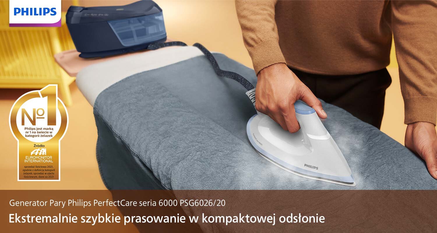 Osoba prasuje szary materiał za pomocą żelazka z generatorem pary marki Philips. Na dole widoczny jest tekst: \'Generator Pary Philips PerfectCare seria 6000 PSG6026/20 Ekstremalnie szybkie prasowanie w kompaktowej odsłonie\'.