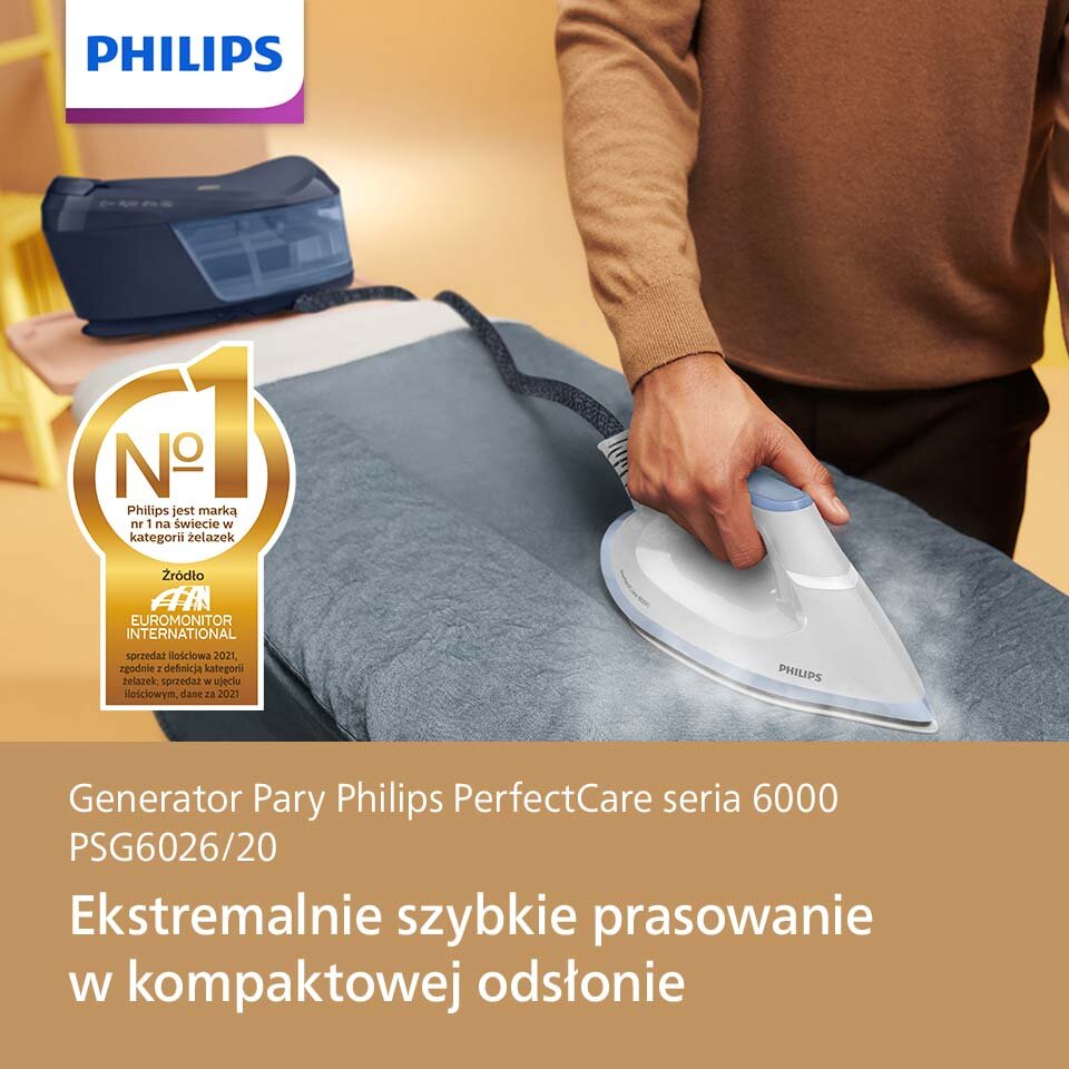 Osoba prasuje szary materiał za pomocą żelazka z generatorem pary marki Philips. Widoczny jest napis: \'Generator Pary Philips PerfectCare seria 6000 PSG6026/20 Ekstremalnie szybkie prasowanie w kompaktowej odsłonie\'.