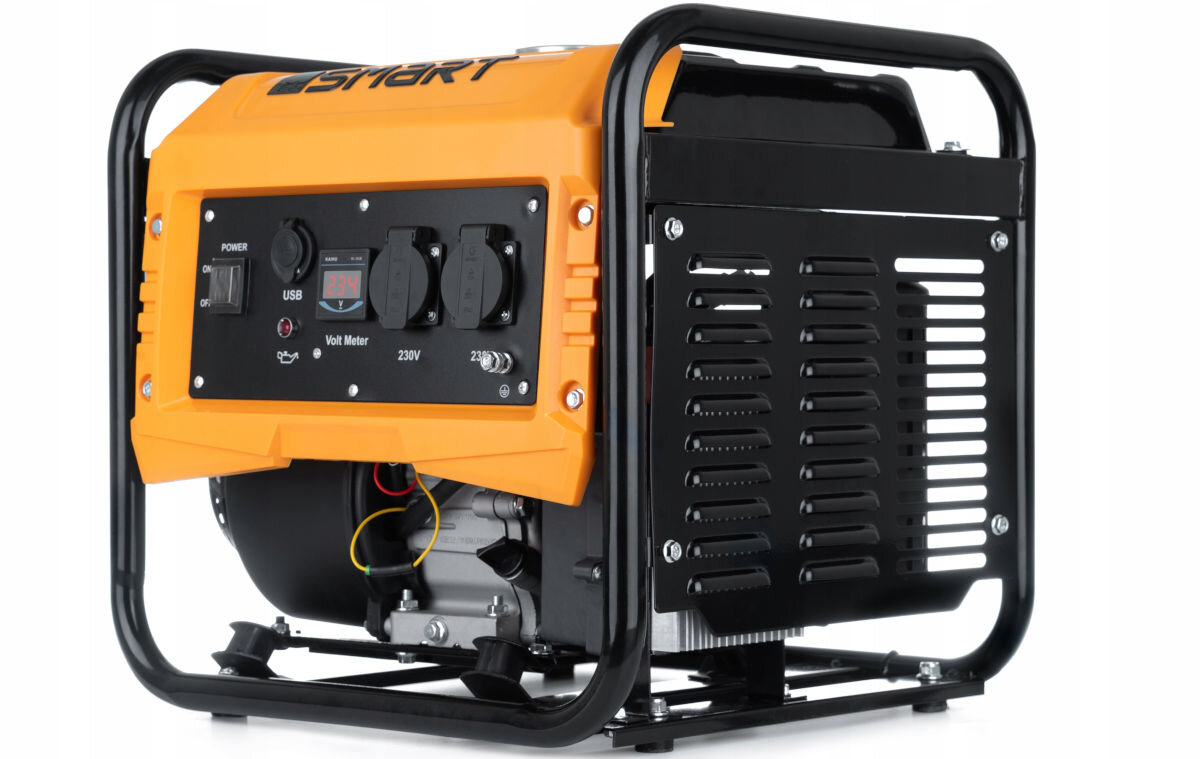 Agregat prądotwórczy SMART SM-01-3600A, zasilanie, moc, wiele domostw, ograniczenie, Agregat stoi pionowo, pokazany od strony panelu podłączenia portów, frontem prawo skos na białym tle