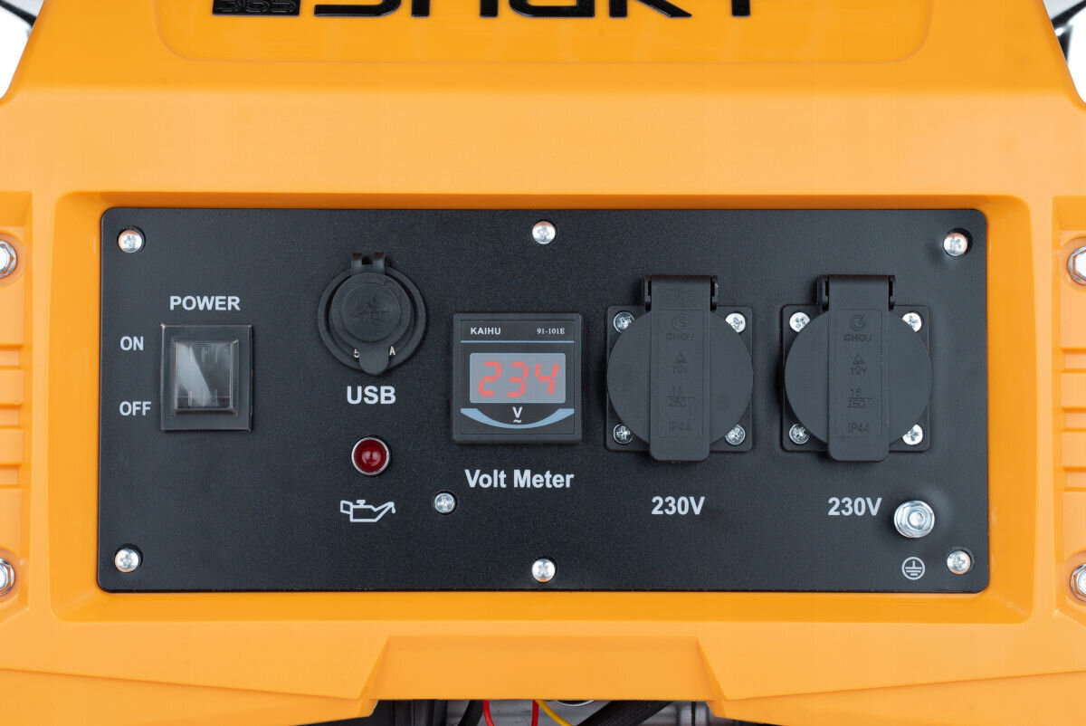 Agregat prądotwórczy SMART SM-01-3600A, porty, usb, gniazda, jednofazowe, Zbliżenie na panel portów i gniazd