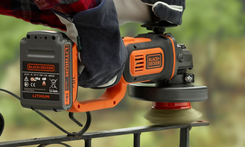 Szlifierka kątowa BLACK&DECKER BCG720N dla profesjonalistow majsterkowiczow efektywna niezawodna do pracy w metalu betonie/cegle
