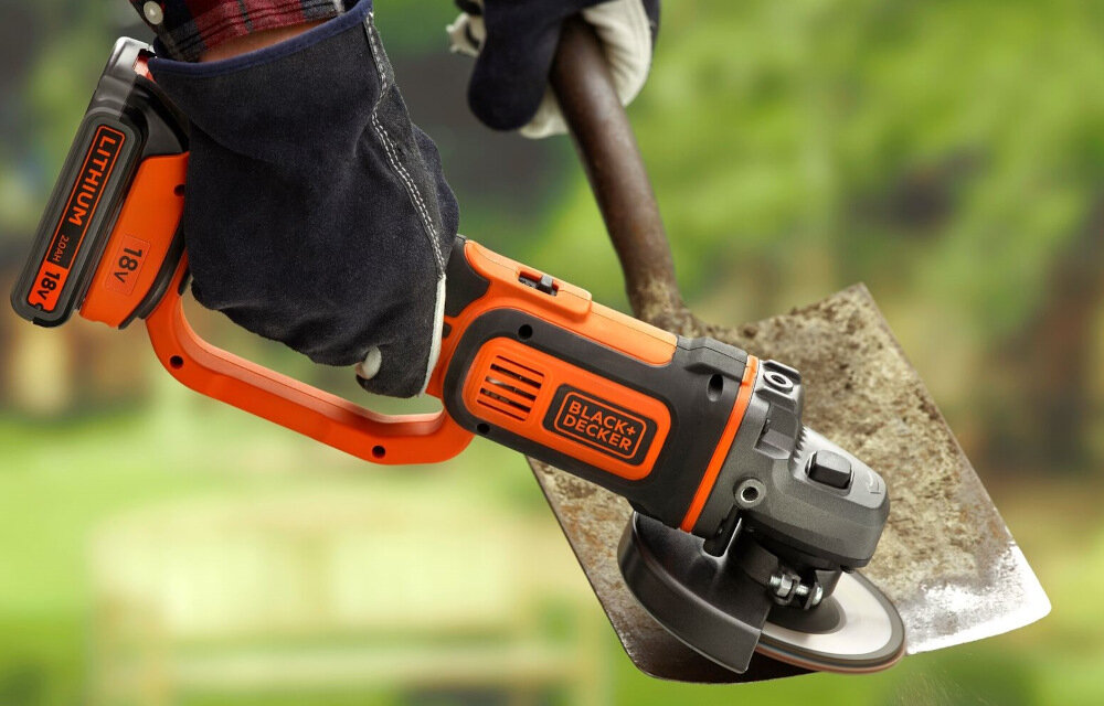 Szlifierka kątowa BLACK&DECKER BCG720N obroty do 8600 obr/min szybka praca poprawa komfortu pracy stabila bezpieczna