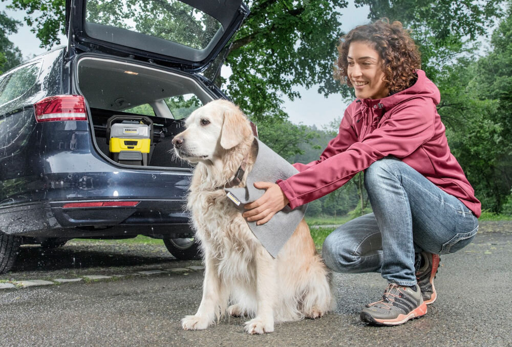 Zestaw do czyszczenia zwierząt KARCHER Pet Box 2.643-859.0 praktyczność wygoda użytkowania mieszczą się w skrzynce moze być podłączona do myjki ciśnieniowej lekka konstrukcja 0,7 kg poręczne wymiary 229 x 221 x 108 mm wytrzymałe materiały mikrofibra domieszka poliamidu trwałość skuteczność wygoda funkcjonalnosć wysoka jakość