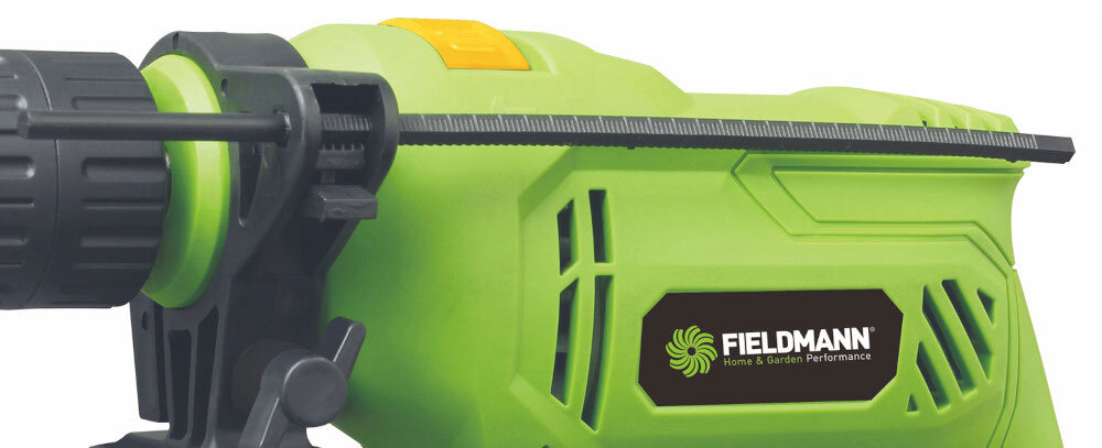 Zielona wiertarka udarowa z czarnymi elementami, na której widoczne jest logo \'FIELDMANN Home & Garden Performance\'.