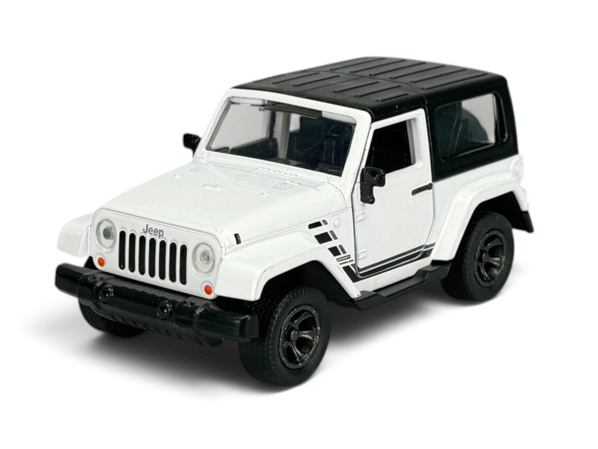 Model samochodu Jeep Wrangler w kolorze białym z czarnym dachem, wykonany z metalu. Na masce widoczne jest logo \'Jeep\'.