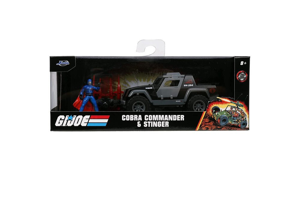 Opakowanie z zabawką przedstawiające figurkę w niebieskim stroju oraz czarny pojazd z szarymi elementami. Na opakowaniu widnieje napis \'G.I. JOE COBRA COMMANDER & STINGER\'.
