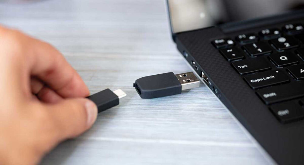 Dysk WD My Passport Ultra 1TB Srebrny złącze USB-C kompatybilność z szeroką gamą urządzeń kabel USB-C / USB-C adapter USB-C / USB-A w zestawie