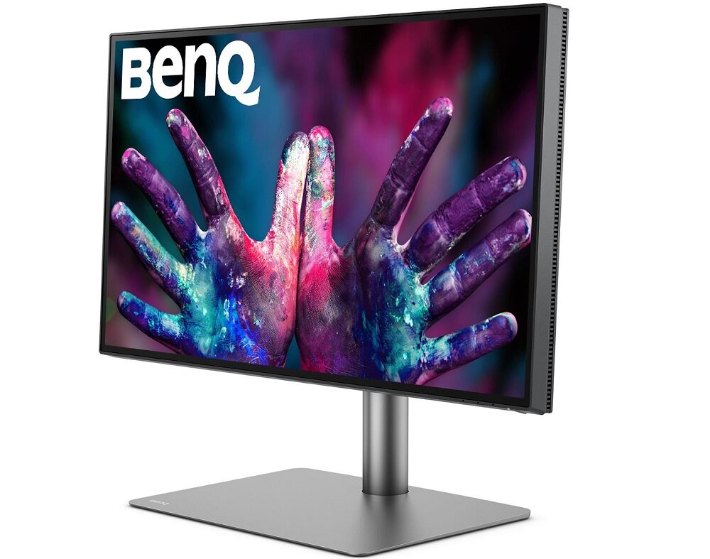 Monitor z logo \'BenQ\' w lewym górnym rogu, wyświetlający obraz kolorowych dłoni na tle intensywnych barw. Monitor jest zamontowany na prostokątnej podstawie.