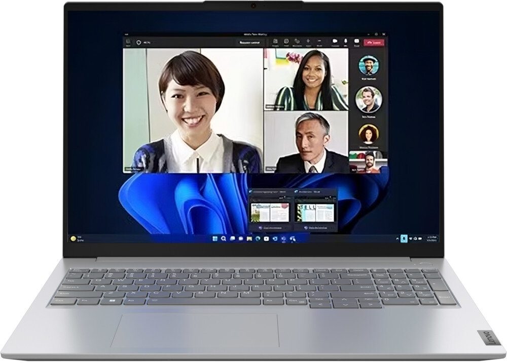 Laptop z otwartym ekranem, na którym widać aplikację do wideokonferencji z kilkoma osobami. Klawiatura jest srebrna, a na ekranie widoczny jest interfejs systemu Windows 11.