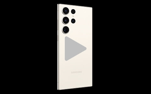 Smartfon w kolorze jasnym z czterema obiektywami aparatu i logo \'SAMSUNG\' na dole. Na ekranie widoczny jest symbol odtwarzania wideo.