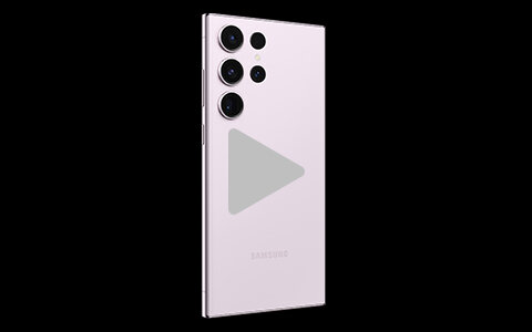 Smartfon z czterema aparatami na tylnej obudowie i logo \'SAMSUNG\'. Urządzenie ma prostokątny kształt i jednolitą kolorystykę.