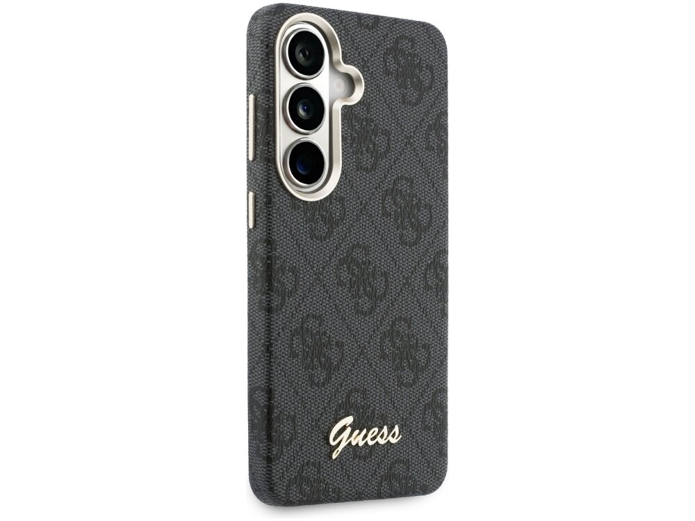 Czarne etui z wzorem 4G i napisem \'Guess\' na dole, przeznaczone do telefonu z trzema obiektywami aparatu. Etui ma teksturę materiału i wycięcia na przyciski boczne.