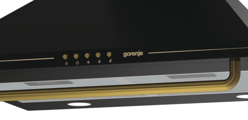 Czarny matowy okap kuchenny z widocznymi przyciskami sterującymi i logo \'gorenje\'. Posiada złote elementy dekoracyjne i dwa okrągłe światła na spodzie.